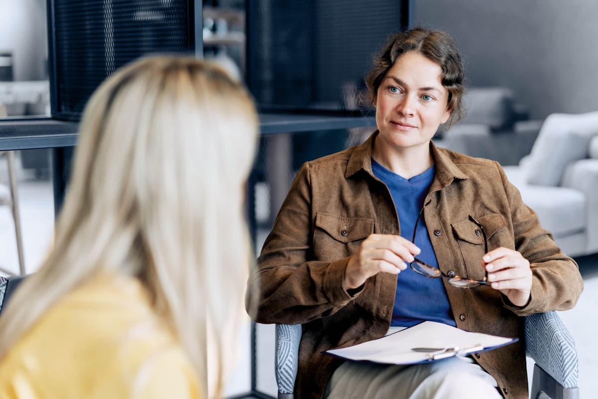 A female psychologist consults a client while sitting in the off